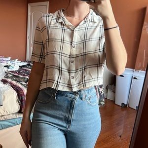 PLAID CROPPED BUTTON UP
